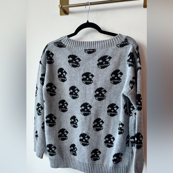 POL Gray Skull Print V-Neck Sweater Size S. 20” P2P | 151 - Picture 2 of 4